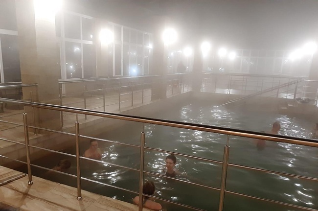 Плавать зимой в термальной воде из недр земли — это по-нашему